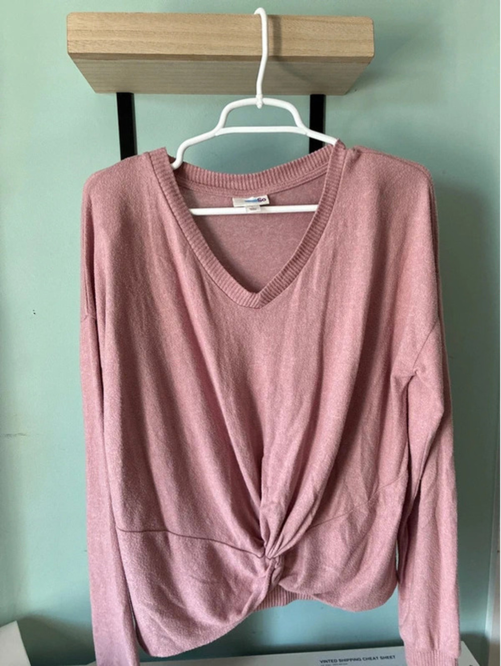 SO Super soft women’s sweater!! Size large, perfect for fall 🍂